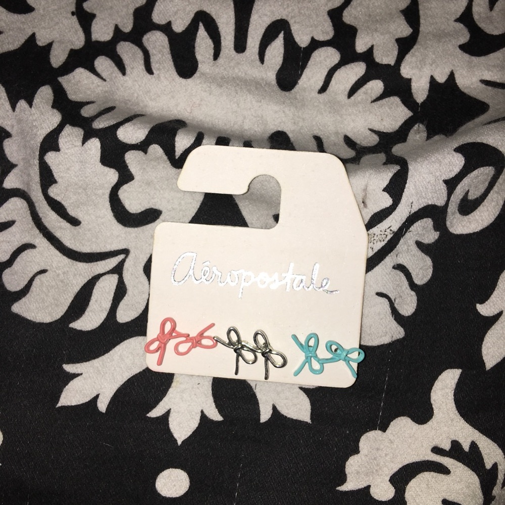 Aeropostale bow stud earrings